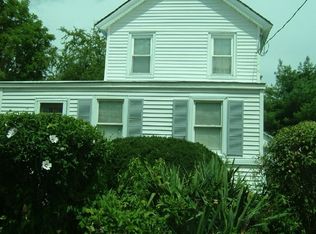 24 Franklin Sq, Freeport, NY 11520