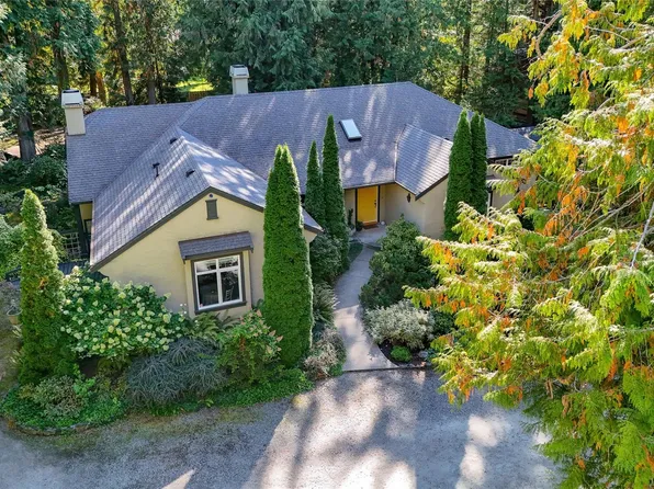 671 Dalkeith Ave, North Saanich, BC V8L 5G7