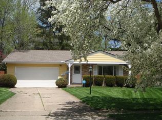 24254 N Oxford Oval, North Olmsted, OH 44070