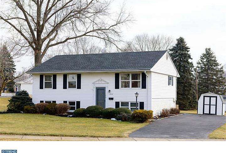 1st image of 205 N Lake Dr