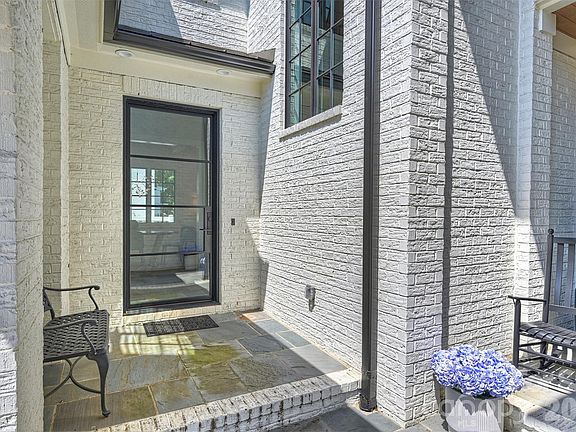 4th image of 2714 Selwyn Ave
