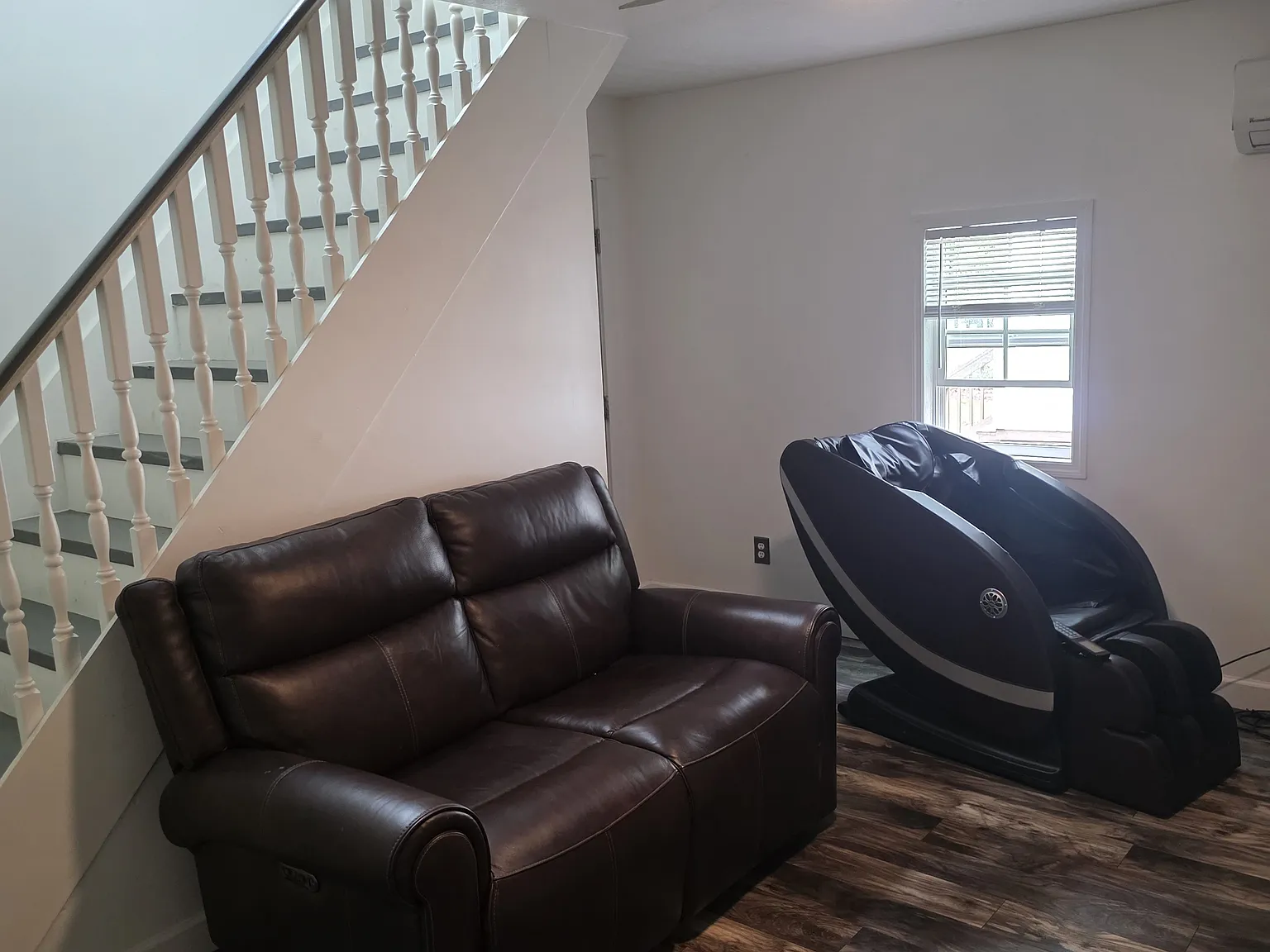4 bed, 2430 sqft, $3,100 — Photo 2