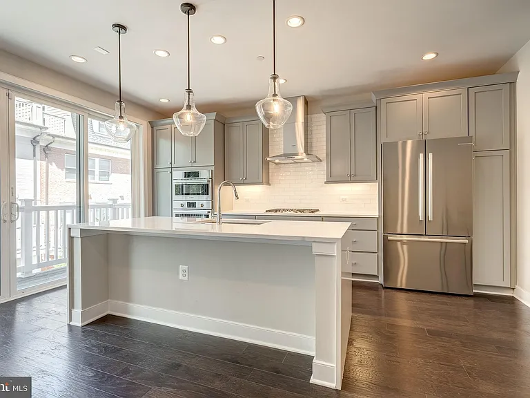 10326 Grosvenor Pl — Photo 16