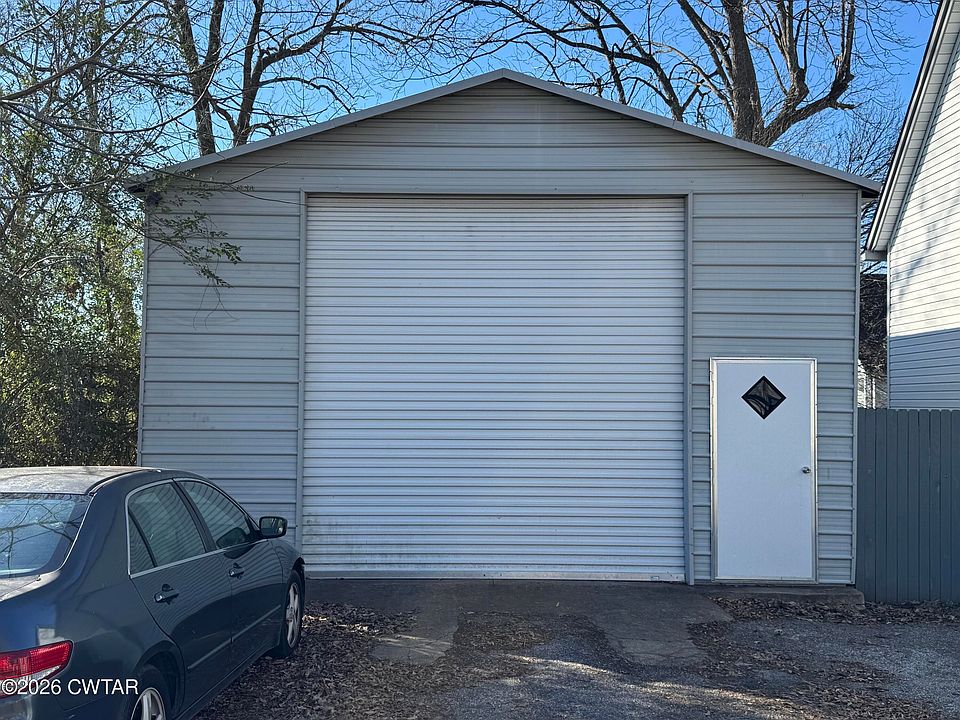 2nd image of 1035 Park Ave