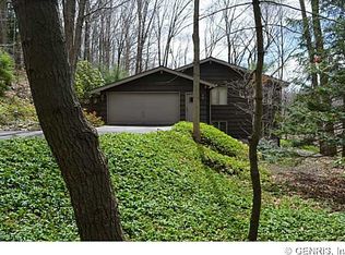 10 Burr Oak Dr, Pittsford, NY 14534