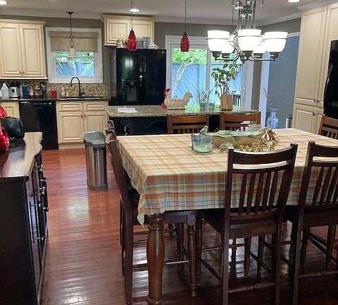 5th image of 301 Moss Ln