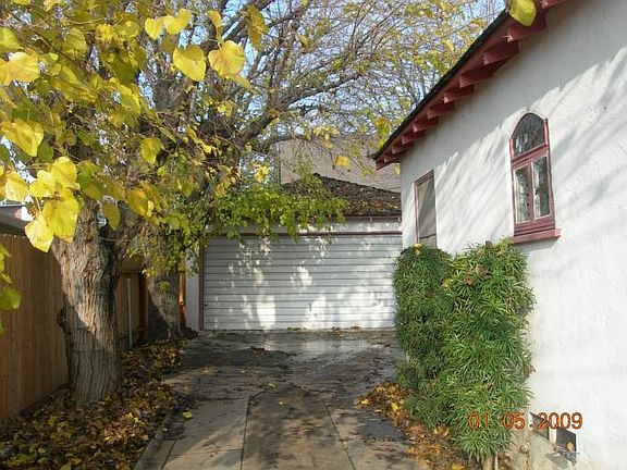Detached 2 car garage