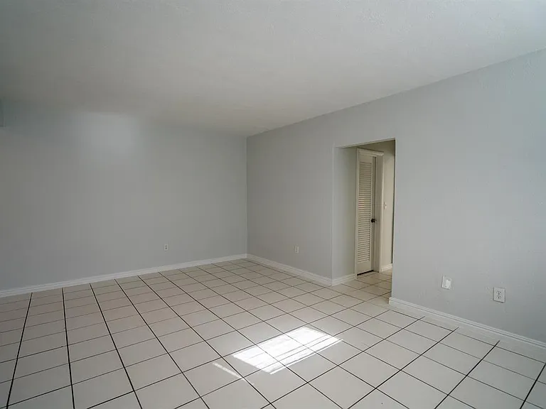 7640 Carlyle Ave #10B — Photo 11