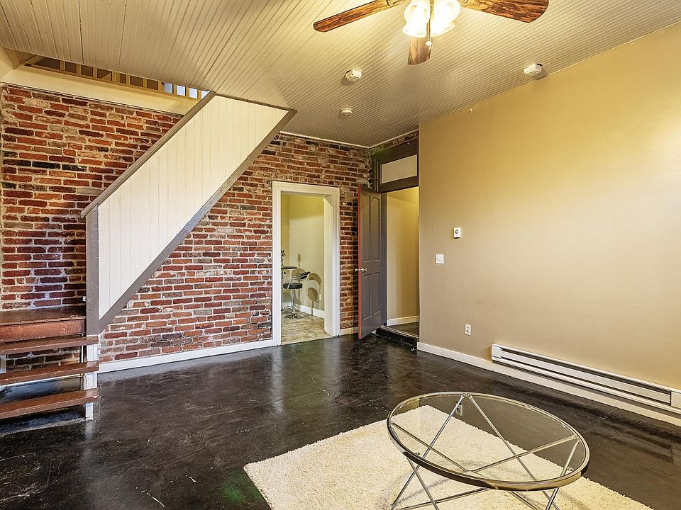 Gorgeous exposed brick!