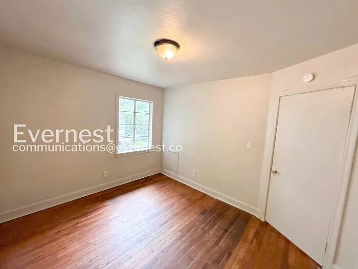 848 Vanderbilt St — Photo 13