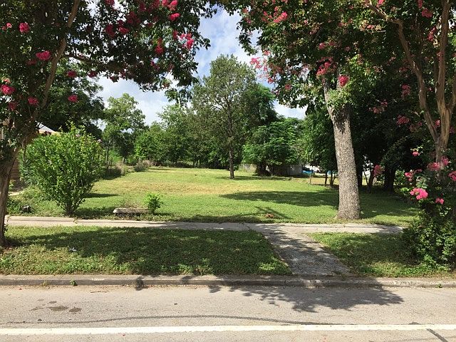 1st image of 716 Comal Ave
