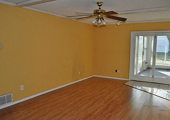 4th image of 817 Gregory Ave