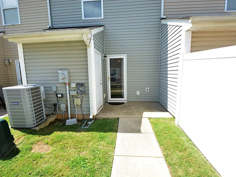 12736 Livengood Ln — Photo 5