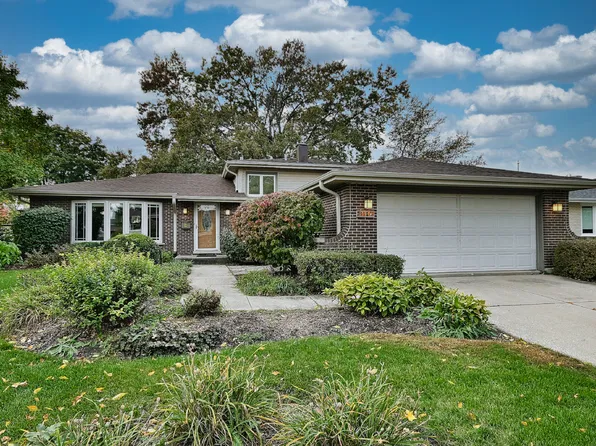 7114 Hudson St, Darien, IL 60561