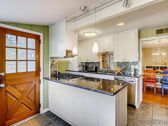 4th image of 1001 Rosario Ln
