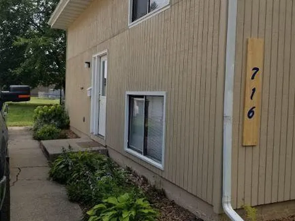 716 Garnet Dr, Ames, IA 50010