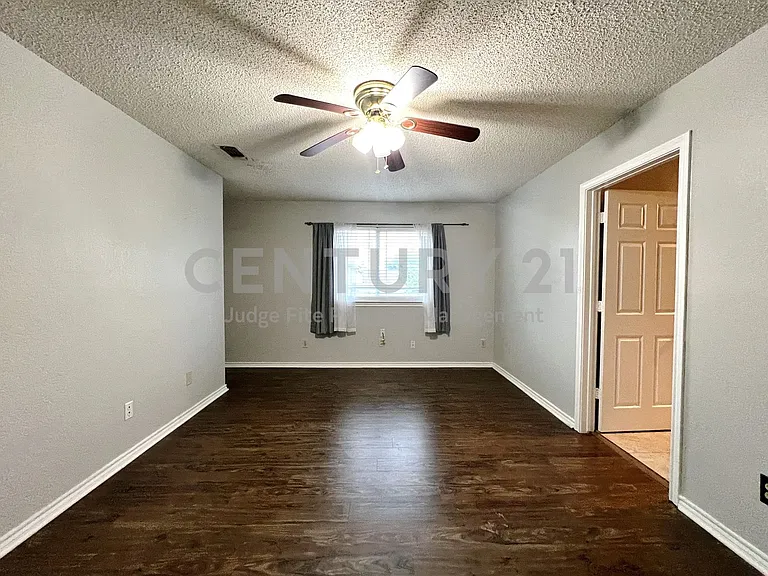 4460 Junction Dr — Photo 9