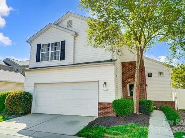9052 Meadowmont View Dr, Charlotte, NC 28269