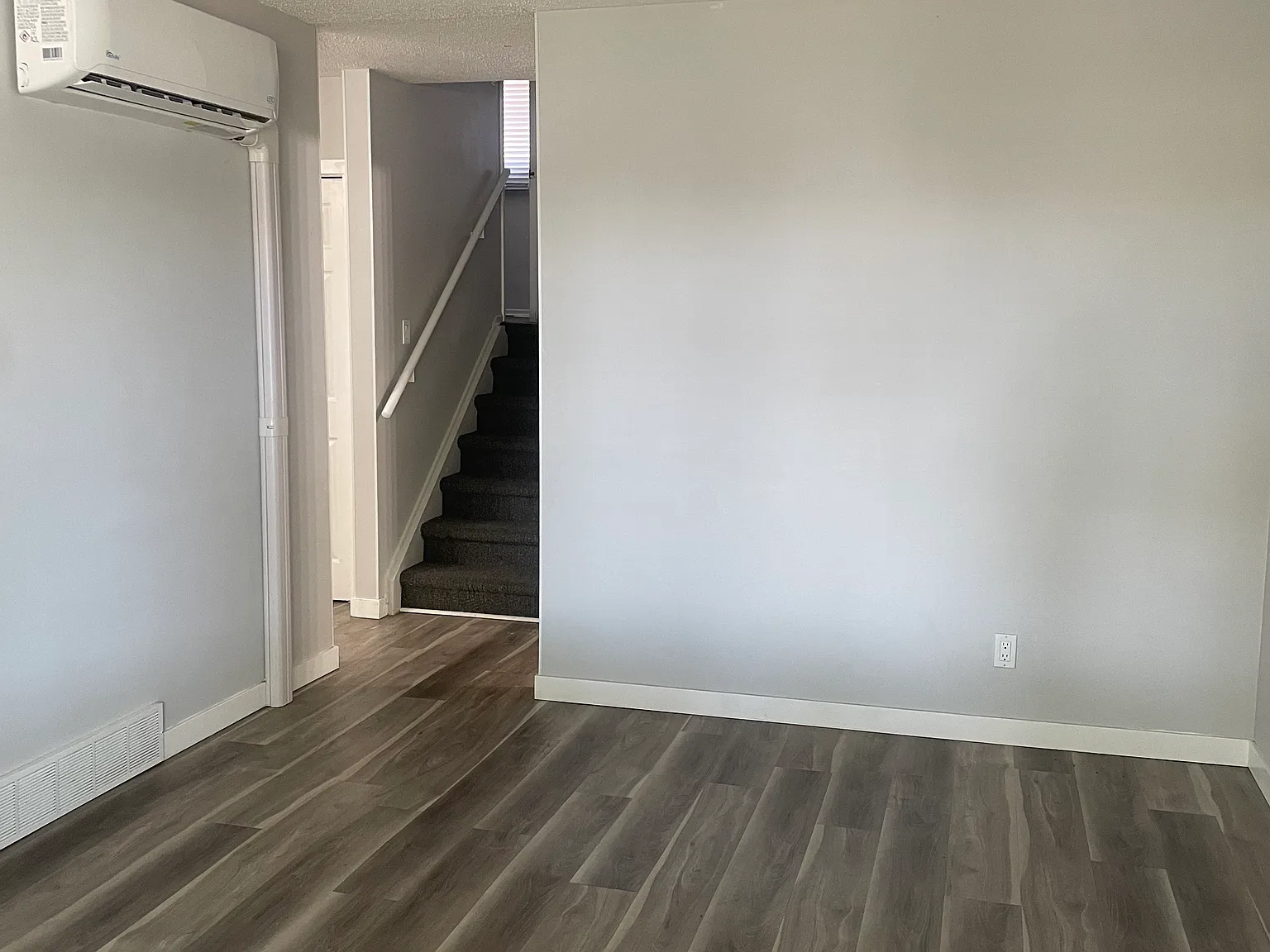 West College Park Split Level Duplex — Photo 3