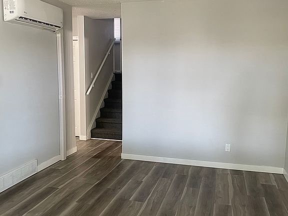 3rd image of 51 Carleton Dr