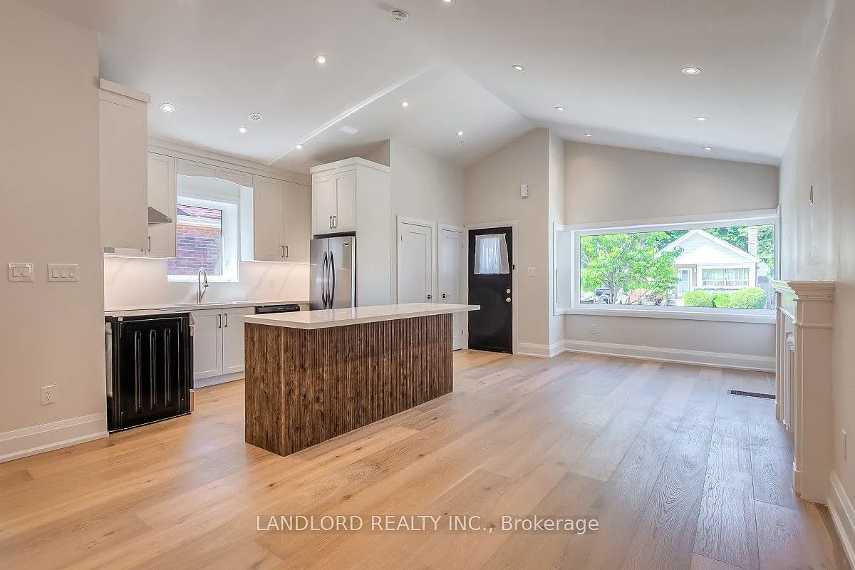 4 bed, $4,300 — Photo 1