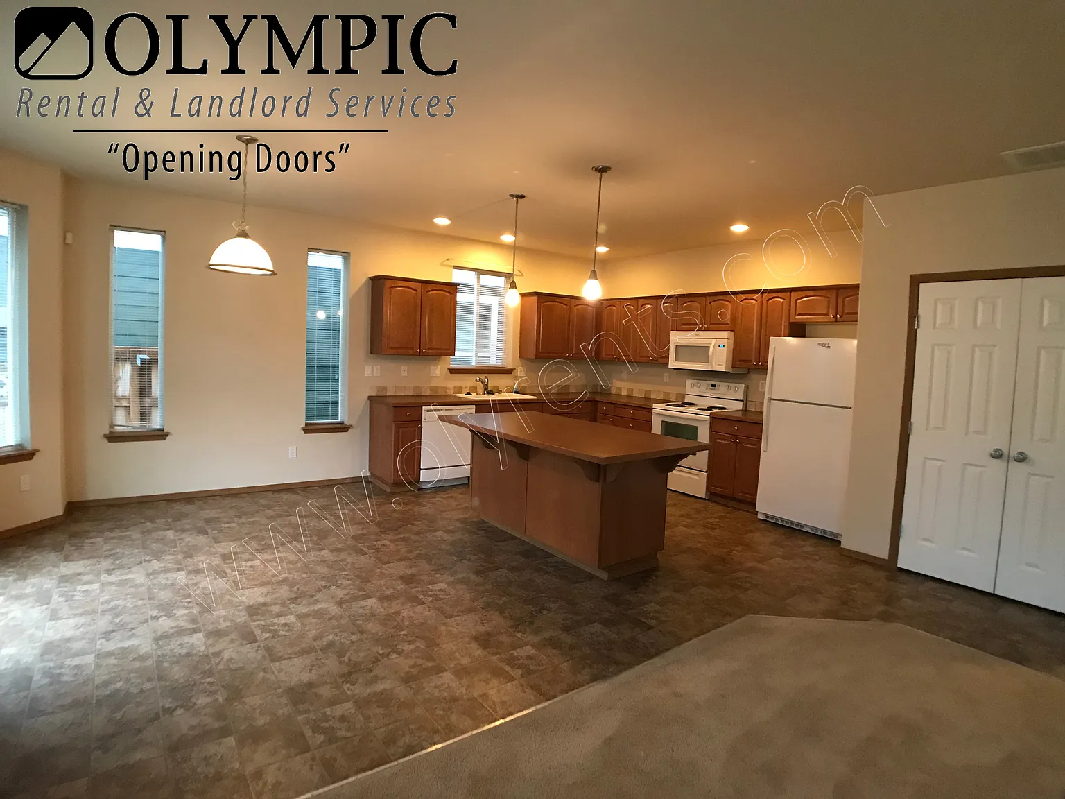 West Olympia 3 Bdrm + office and Bonus Room w/ Over 2600sq ft. — Photo 3