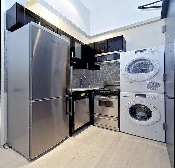 459 W 43rd St #4B — Photo 5