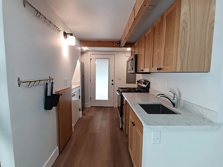 2035-2044 Emerald St — Photo 3