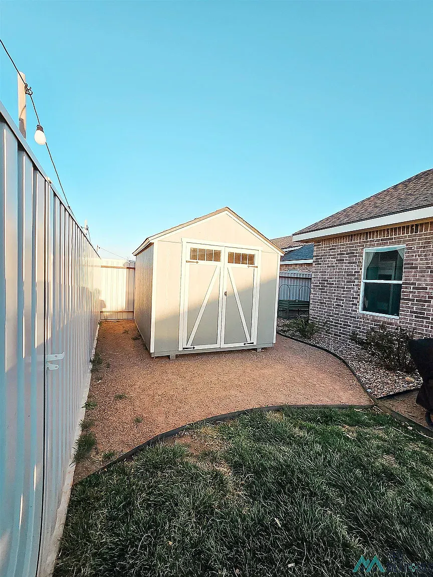 3 bed, 1898 sqft, $2,300 — Photo 3