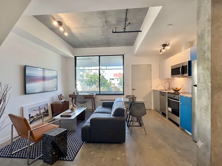 Harvey Hillcrest — Photo 11