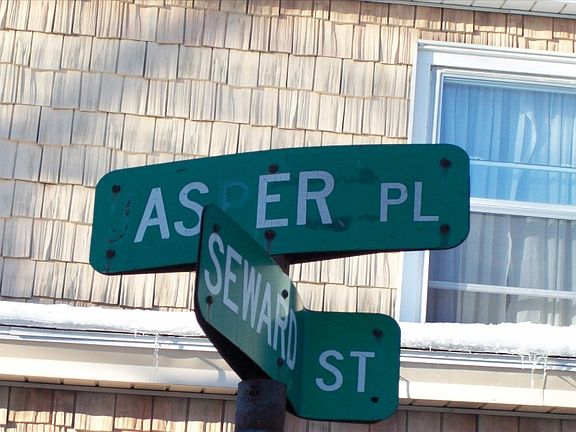5th image of 102 Jasper Pl