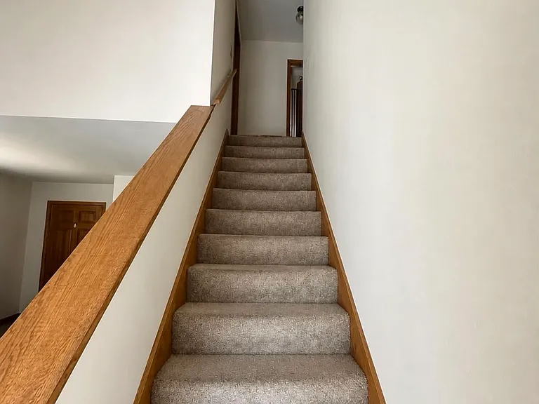 501 Manchester Ln — Photo 9