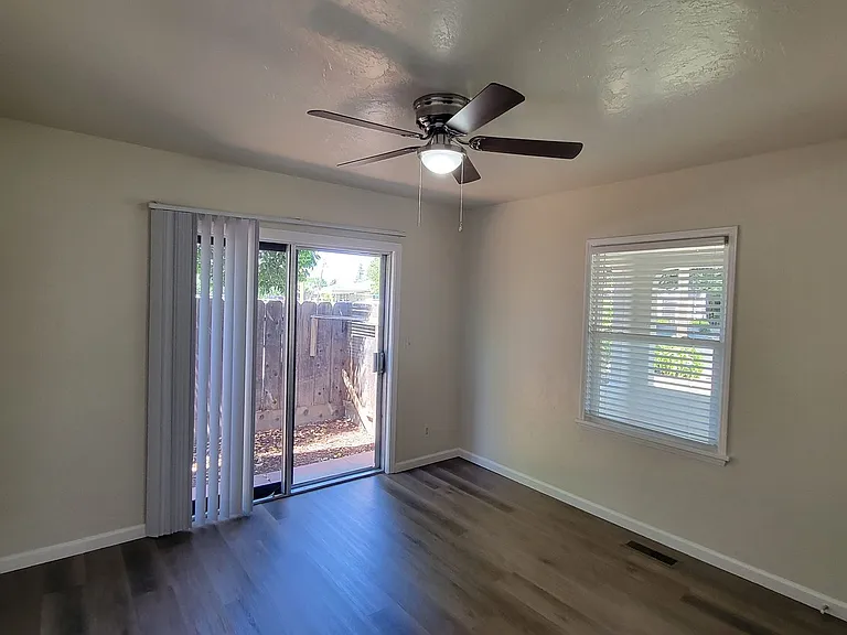 1251 Sunrise Ave — Photo 7