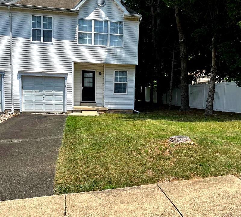 1st image of 101 Hickory Hollow Cir