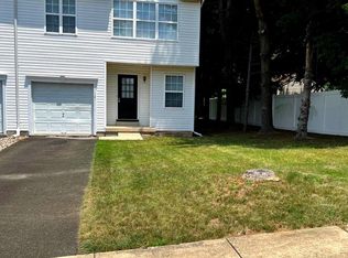 101 Hickory Hollow Cir, Warrington, PA 18976