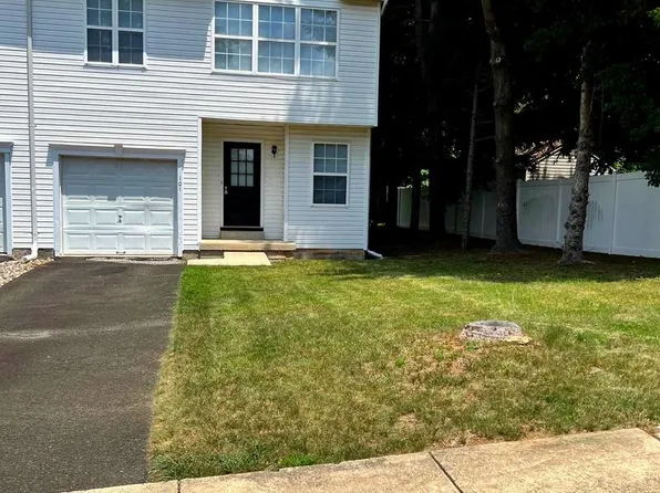 101 Hickory Hollow Cir, Warrington, PA 18976