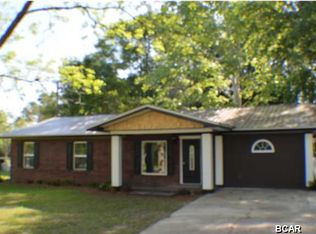 823 8th St, Chipley, FL 32428