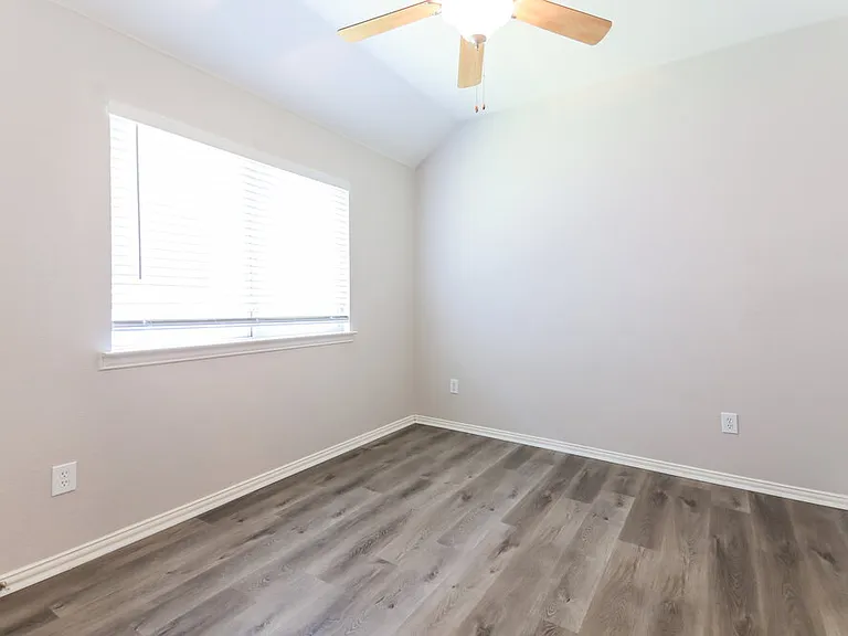419 Creekview Dr — Photo 14