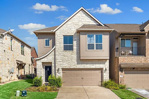 2105 Town Centre Dr Photo 1