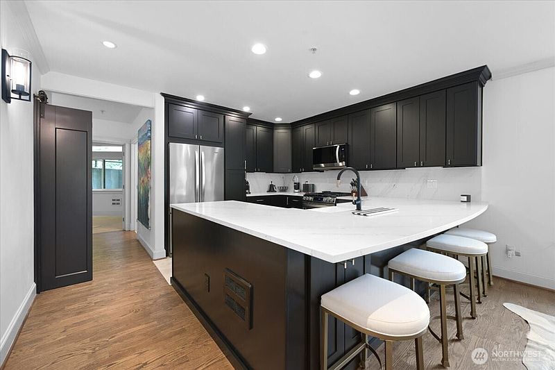 5th image of 121 Lakeside Avenue #201