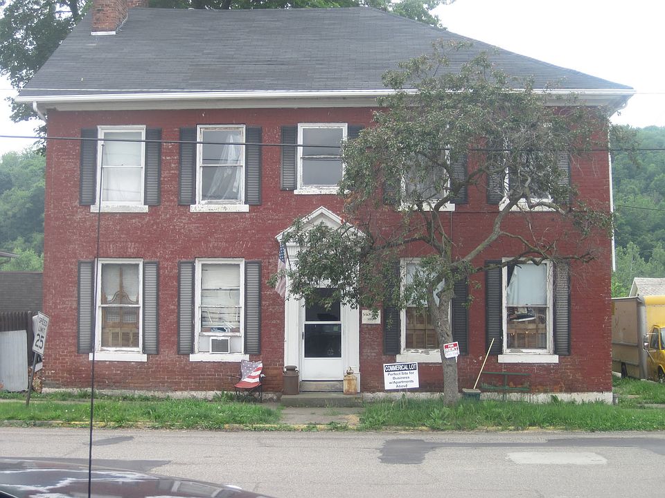 1st image of 202 E Washington St