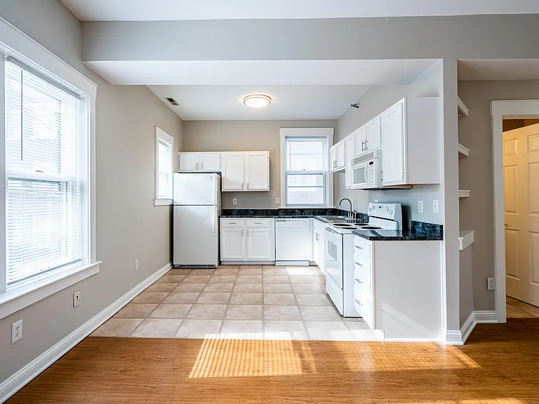 234 E 9th St #305 — Photo 2