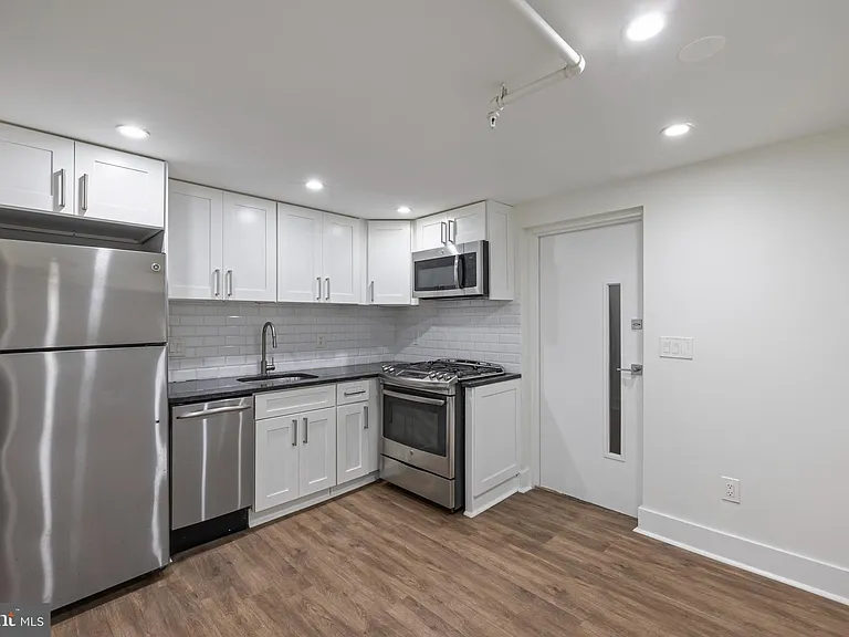 1514 Newton St NW #B2 — Photo 4