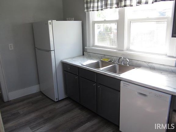 3rd image of 210 W Garfield Ave