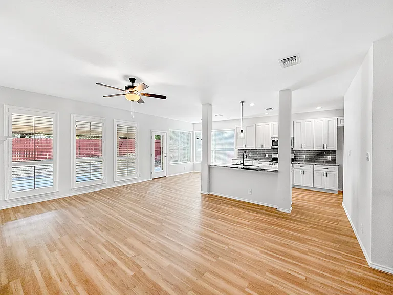 8906 Brae Ridge Dr — Photo 3