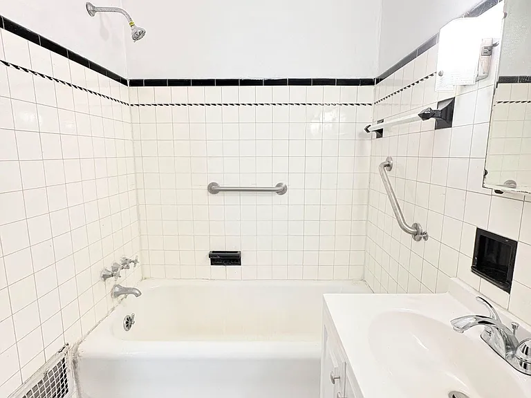 4450 Commonwealth Ave — Photo 26