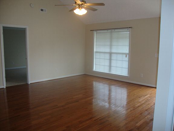 3rd image of 2822 Waywood Dr
