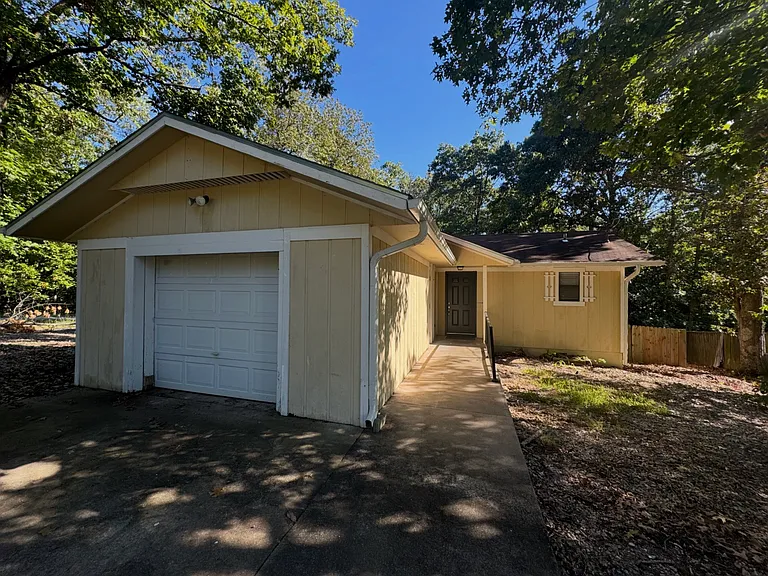 1 Sudbury Ln — Photo 1