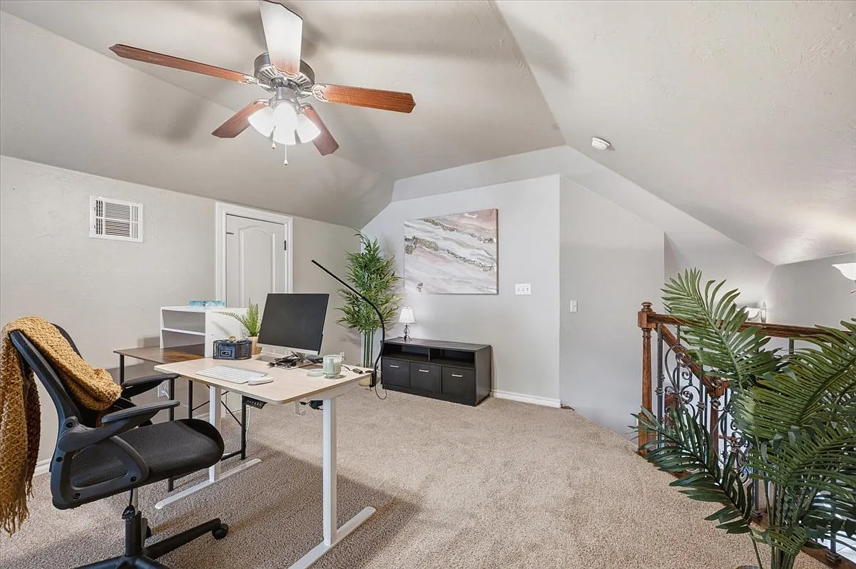 3 bed, 1994 sqft, $3,345 — Photo 3