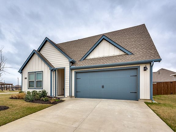 3rd image of 829 Primrose Ln